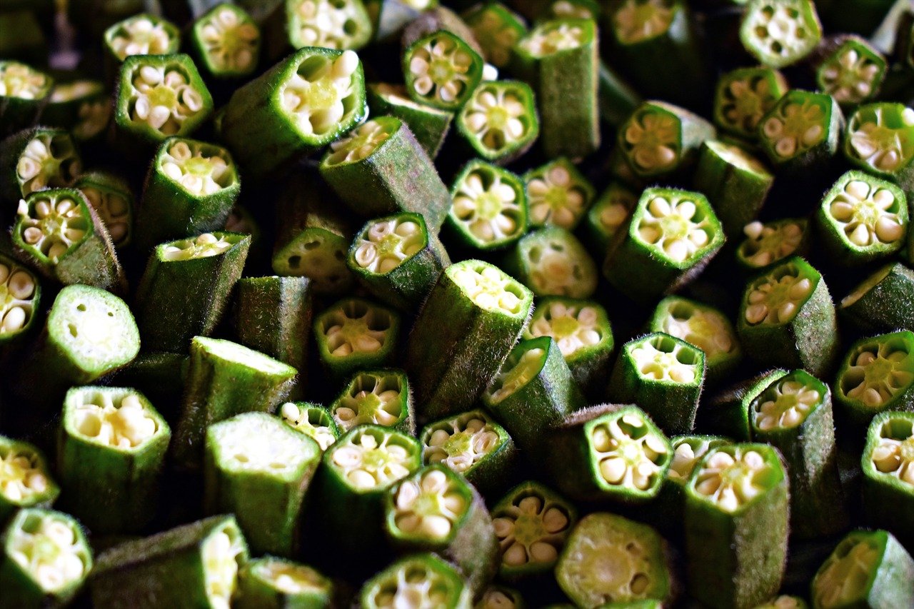 What does okra taste like? If you are looking for an authentic answer, you should not look anywhere else since this detailed post will give you all the information about okra and how to cook it.