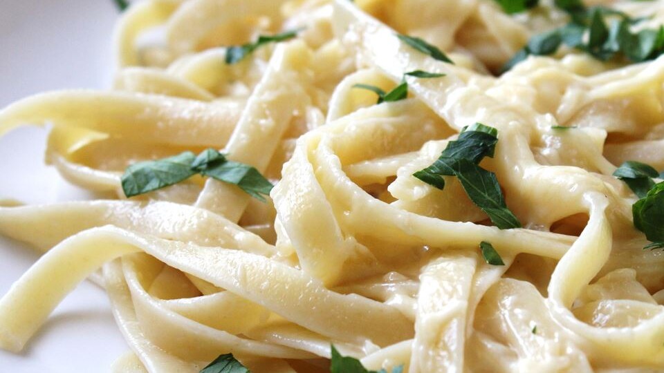 How Long Does Alfredo Sauce Last In The Fridge?