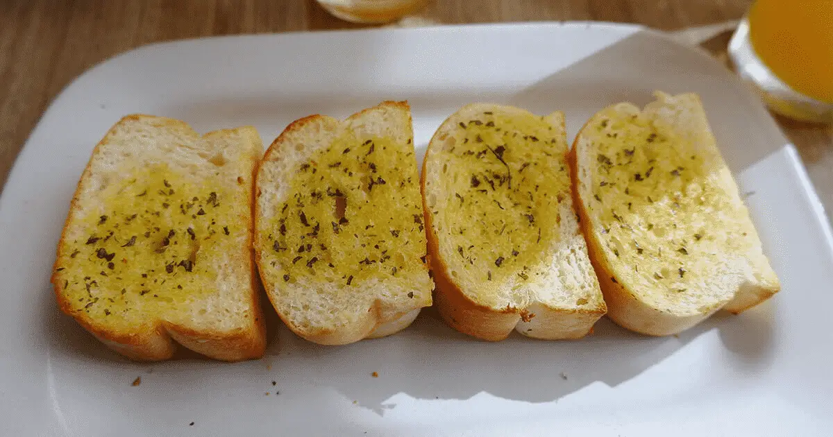 How To Reheat Garlic Bread?