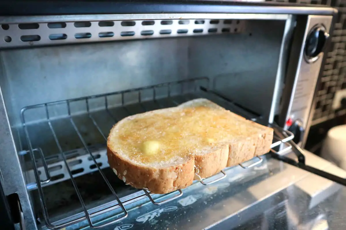 Can You Make Toast in the Microwave?