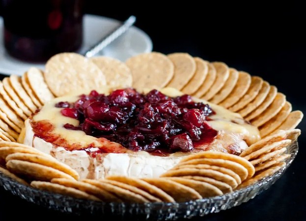 baked brie with cranberries