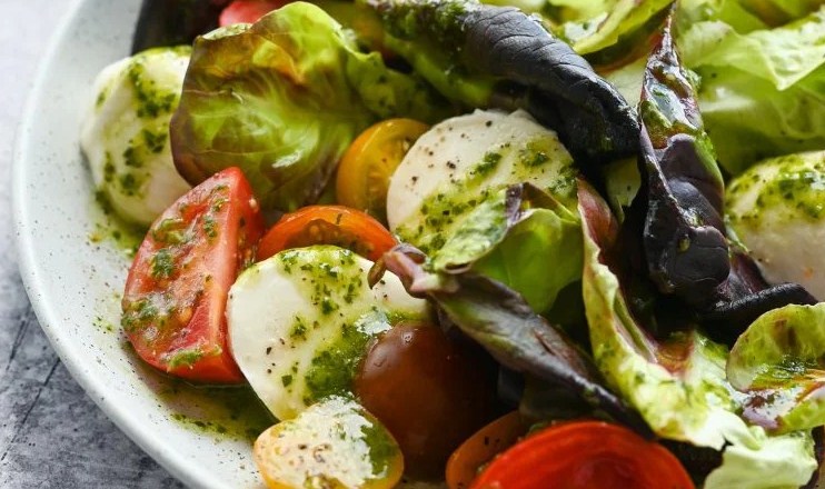 Easy Basil Vinaigrette Dressing